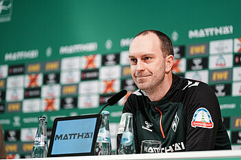 Ole Werner auf dem PK-Podium. 