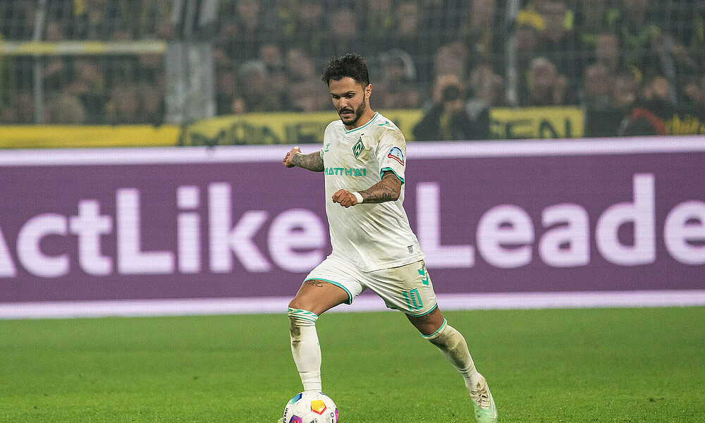 Leonardo Bittencourt schießt.