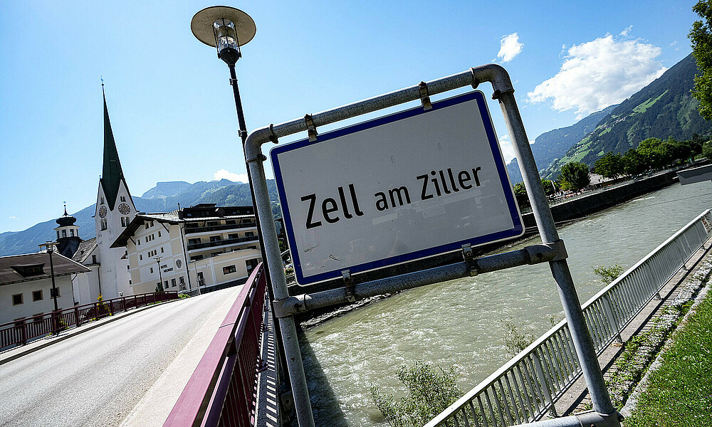 Das Ortsschild von Zell am Ziller 