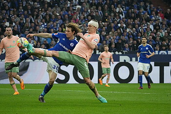 Jens Stage im Zweikampf