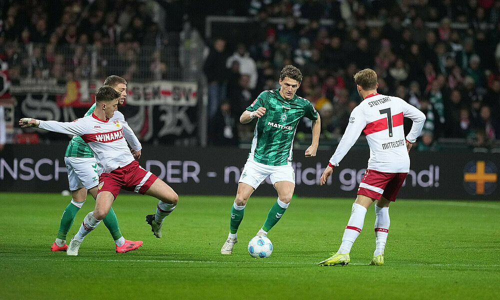 Jens Stage im Zweikampf. 