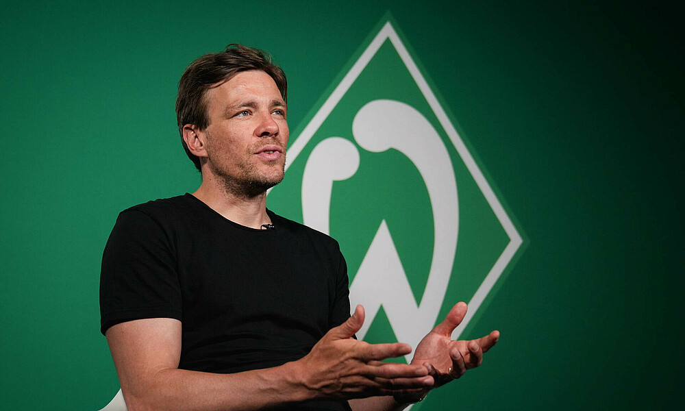 Clemens Fritz im Studio von WERDER.TV.