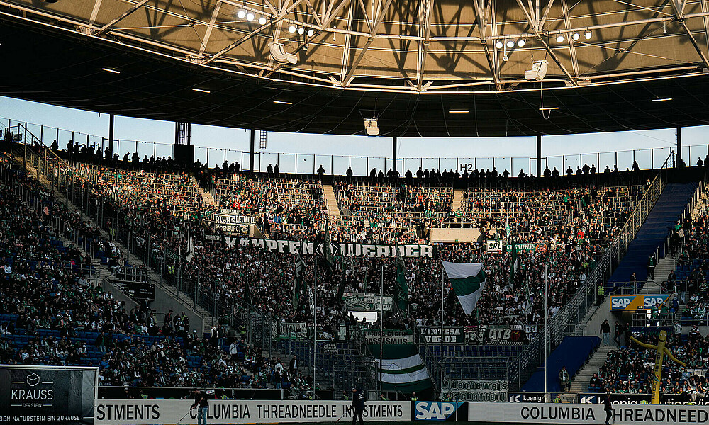 null Die Fans beim Auswärtsspiel in Hoffenheim.
