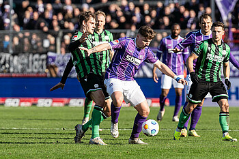 null Christiansen im Duell mit Osnabrücks Engelhardt.