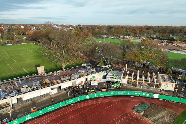 Ein Überblick von oben auf die Bauarbeiten an Platz 11.