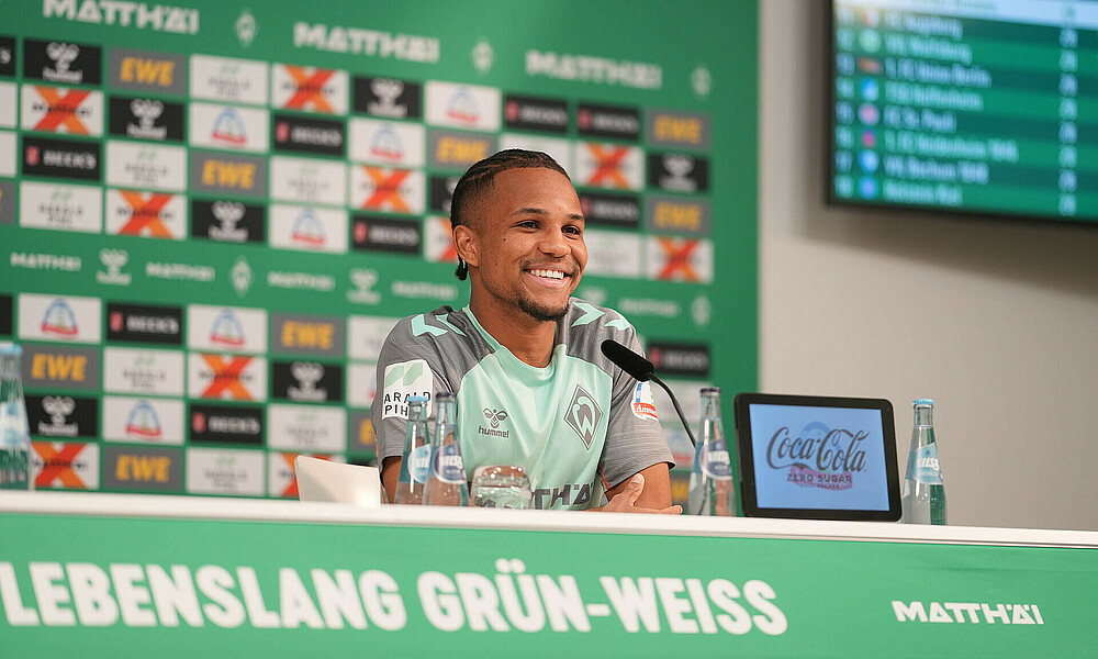 Felix Agu in der Mixed Zone