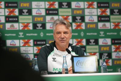 Horst Steffen auf dem PK-Podium im Weserstadion.