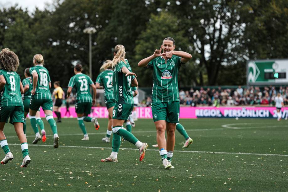 Larissa Mühlhaus jubelt bei einem Heimspiel.