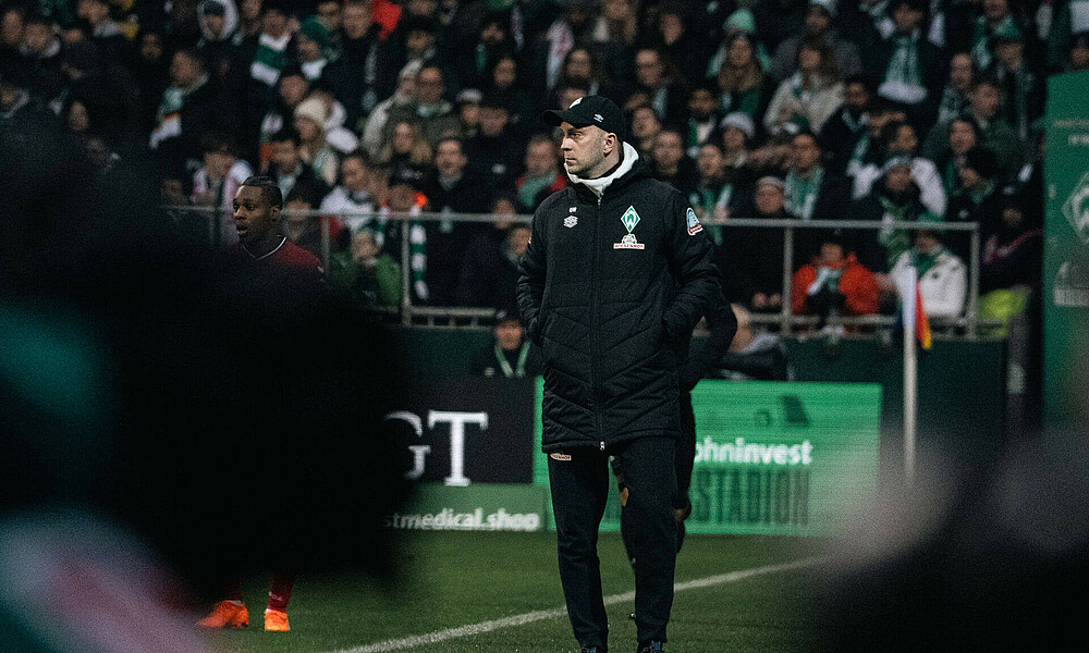 Ole Werner am Spielfeldrand.