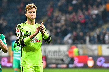 null Felix Wiedwald klatscht in die Hände.