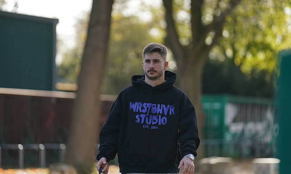 Romano Schmid kommt am wohninvest WESERSTADION an.