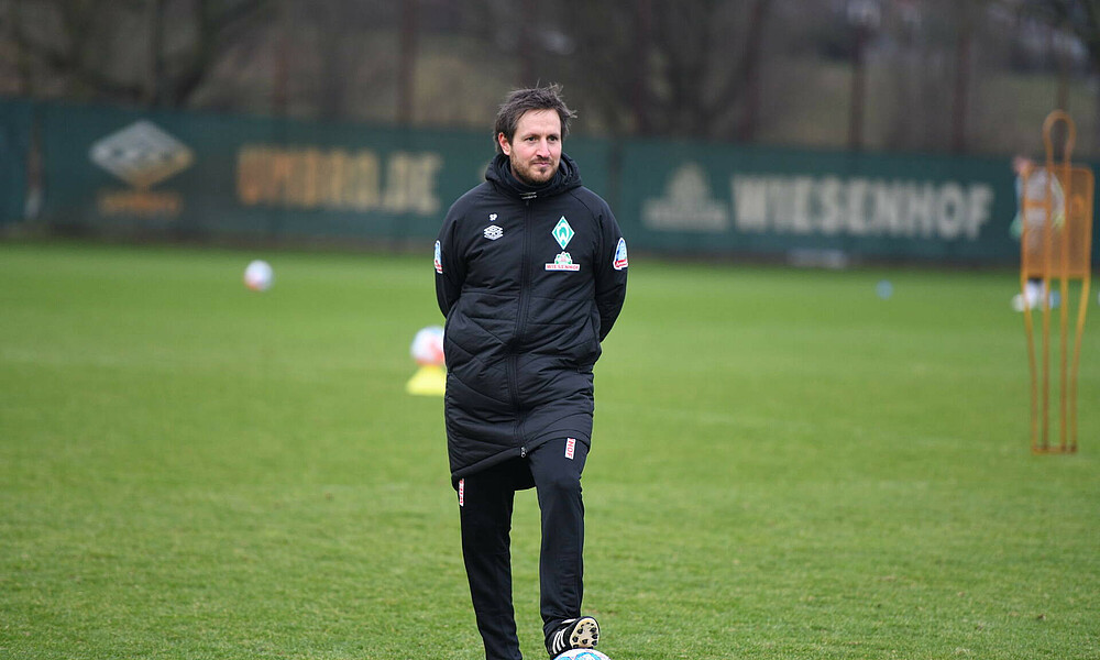 Der neue Co-Trainer, Hannes Drews, an seinem ersten Arbeitstag.