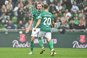 Marvin Ducksch jubelt mit Romano Schmid.