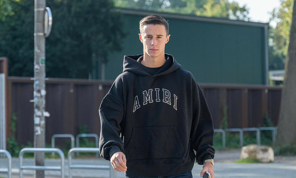 Marco Friedl auf dem Weg ins Stadion