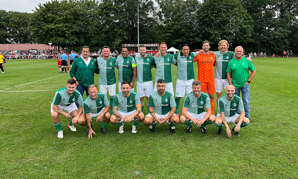 Das Mannschaftsbild der Traditionsmannschaft vor dem Spiel gegen den TSV Cornau. 
