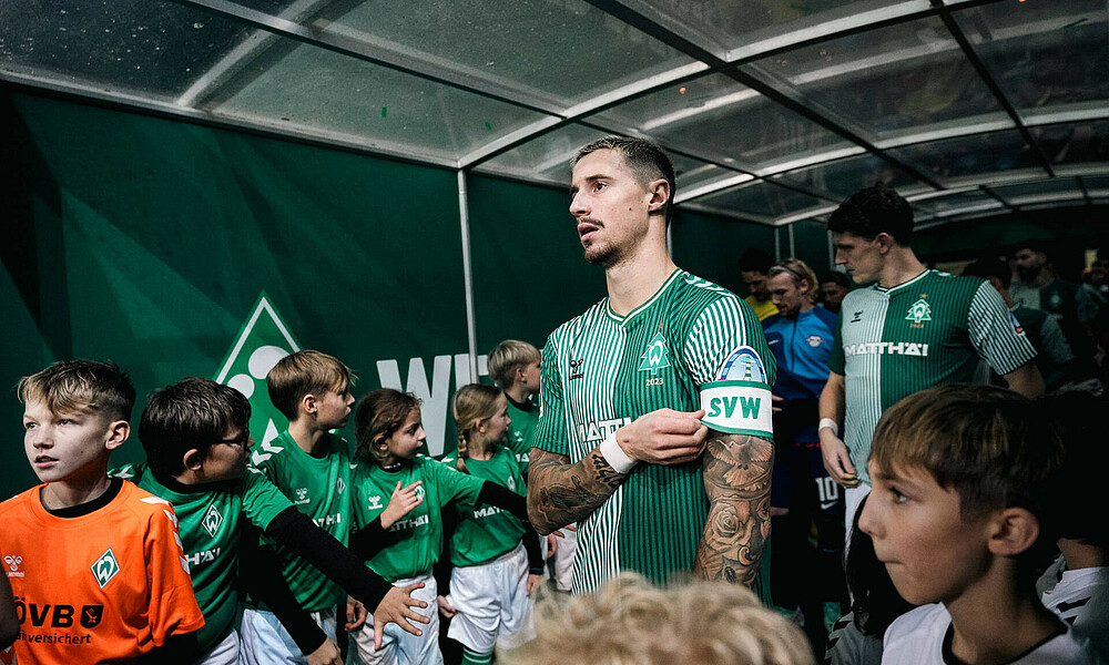 Friedl im Spielertunnel