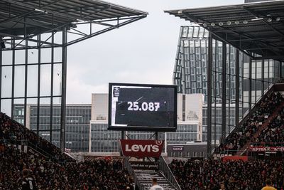 Die Anzeigentafel im Millerntor-Stadion.