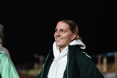 Lina Hausicke strahlt in einer Nahaufnahme.