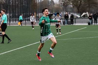 Ein Spieler der U15 beim Torjubel.