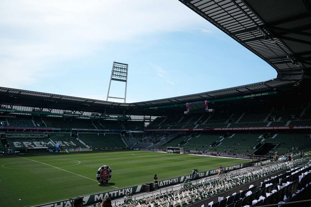 Das Weserstadion von Innen. Die Ränge sind leer.
