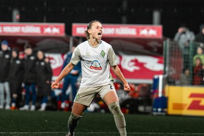 Chiara D´Angelo schreit vor Freude und ballt die Fäuste an den Seiten.