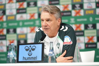 Horst Steffen auf dem PK-Podium.