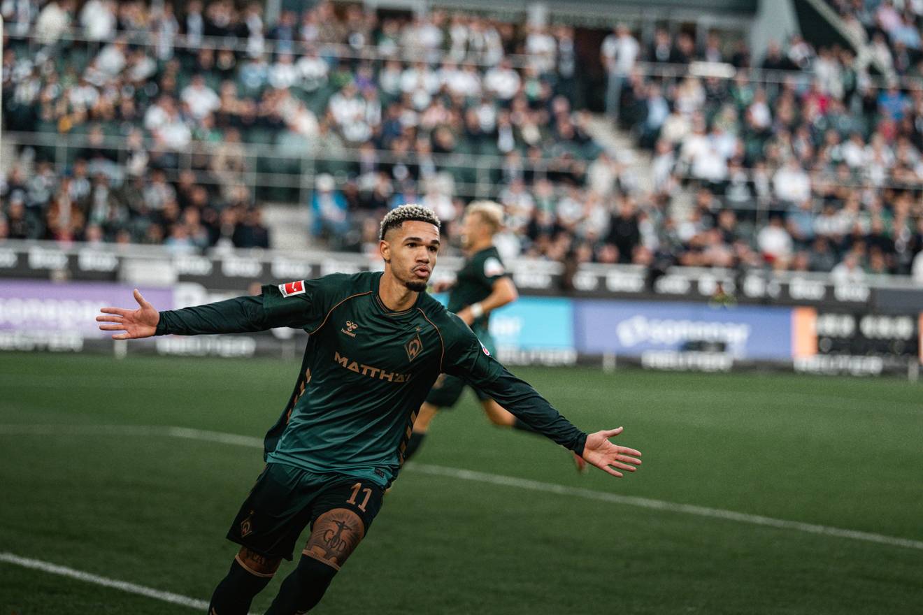 Justin Njinmah nach seinem Tor gegen Borussia Mönchengladbach