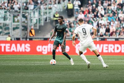 Karim Coulibaly mit dem Ball am Fuß.