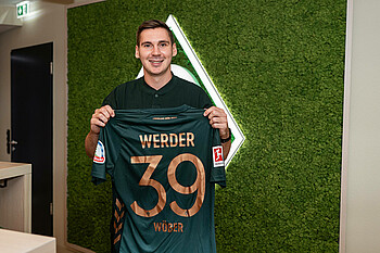 Wöber mit der Rückennumer 39 auf seinem Trikot. 
