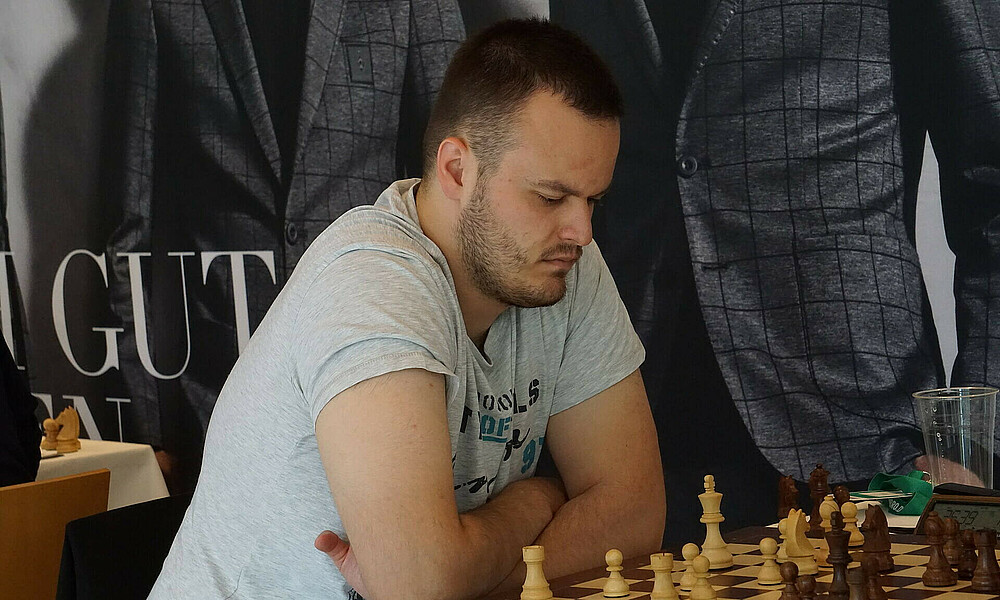 null GM Aleksandar Indjic