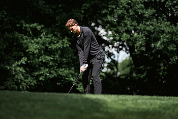 null Niklas Stark beim Golfen