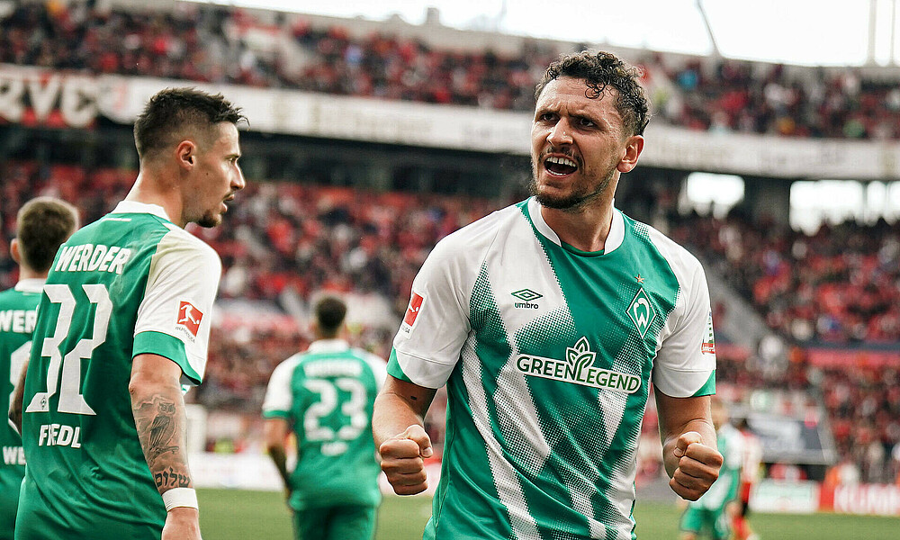 null Milos Veljkovic bejubelt sein Tor gegen Leverkusen.