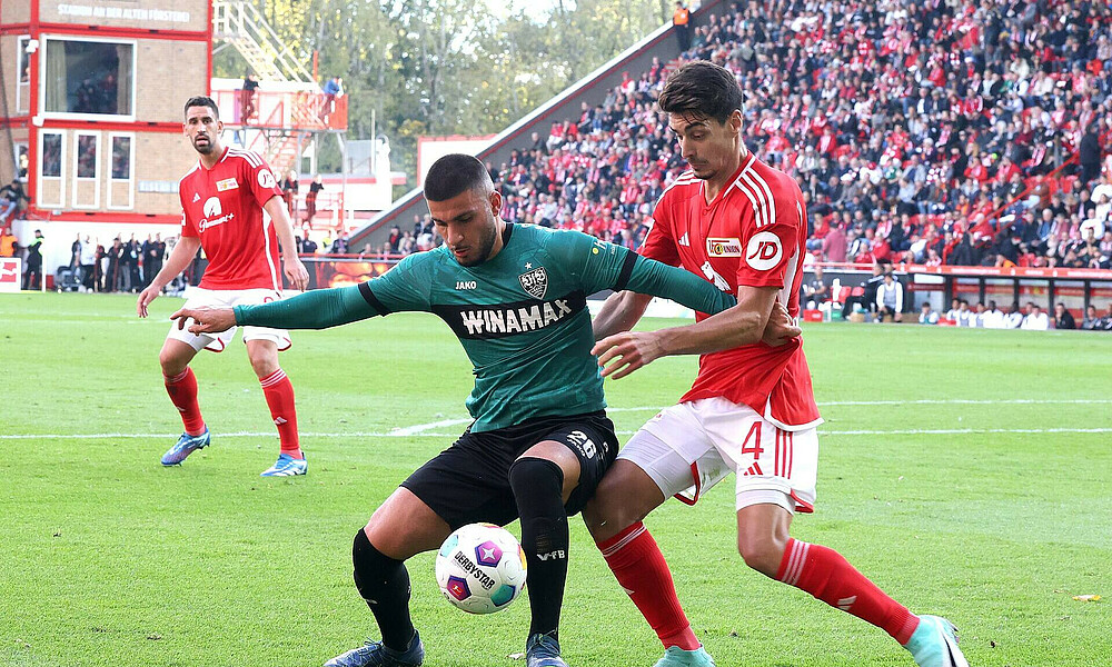 Deniz Undav im Zweikampf mit Diogo Leite. 