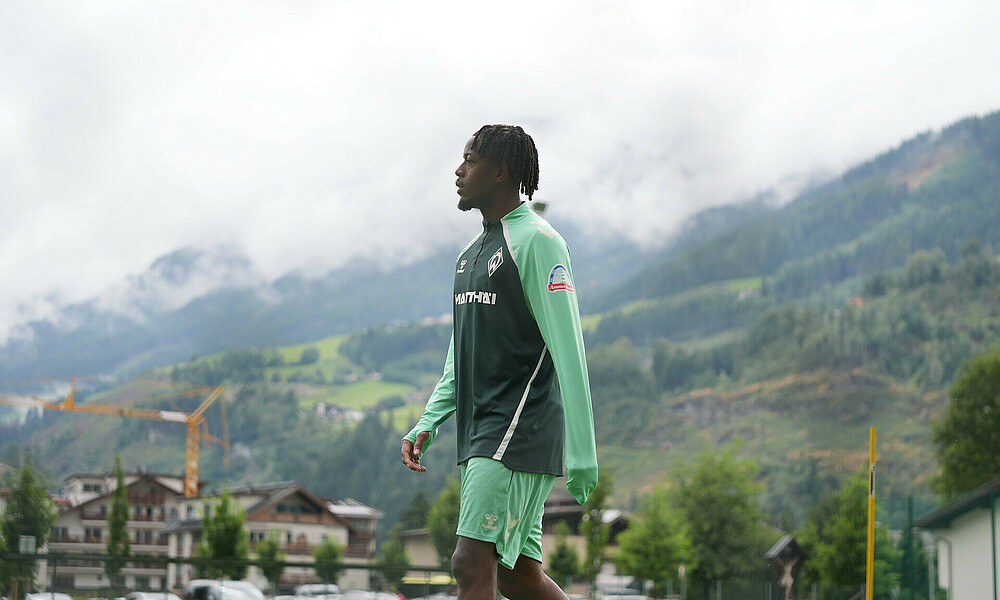 Samuel Mbangula auf dem Traininigsplatz. 