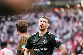 Mitchell Weiser blickt enttäuscht nach oben. 