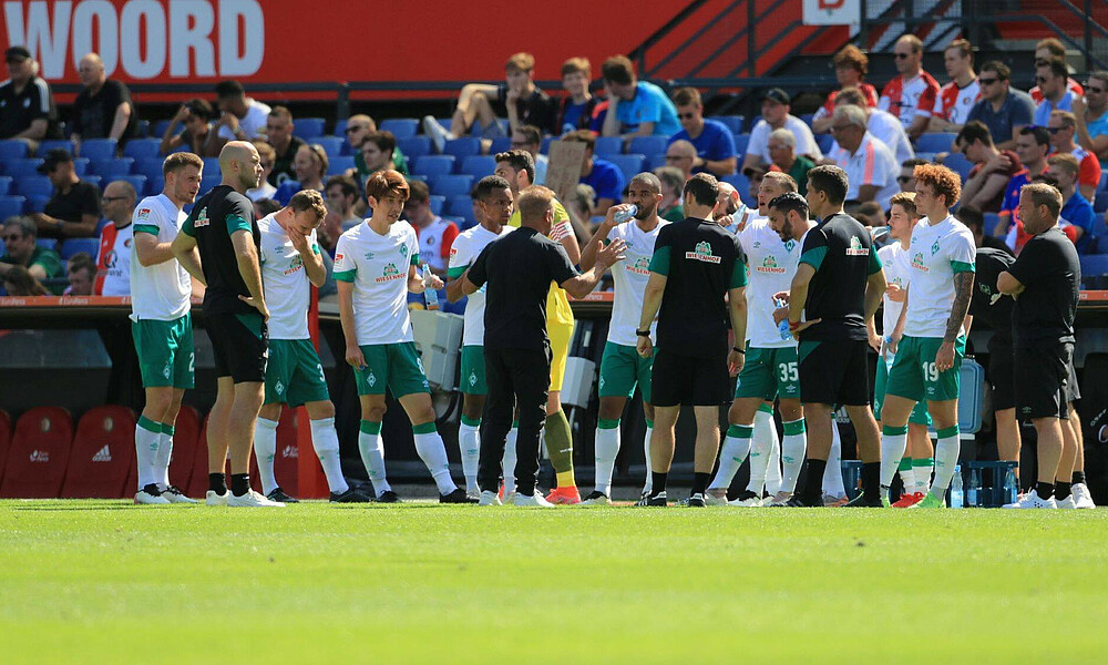 Mannschaft zusammen im Testspiel gegen Feyenoord.