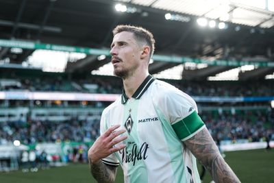 Kapitän Marco Friedl im Sondertrikot "Vielfalt auf dem Platz.