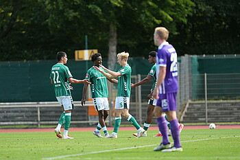 Opitz bejubelt seinen Treffer. 