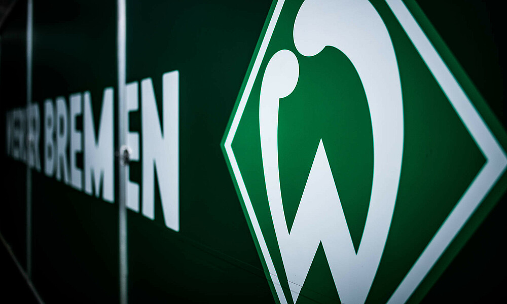 null Die Werder-Raute im Spielertunnel.