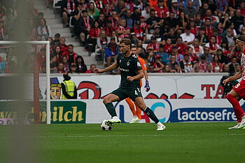 null Niklas Stark am Ball