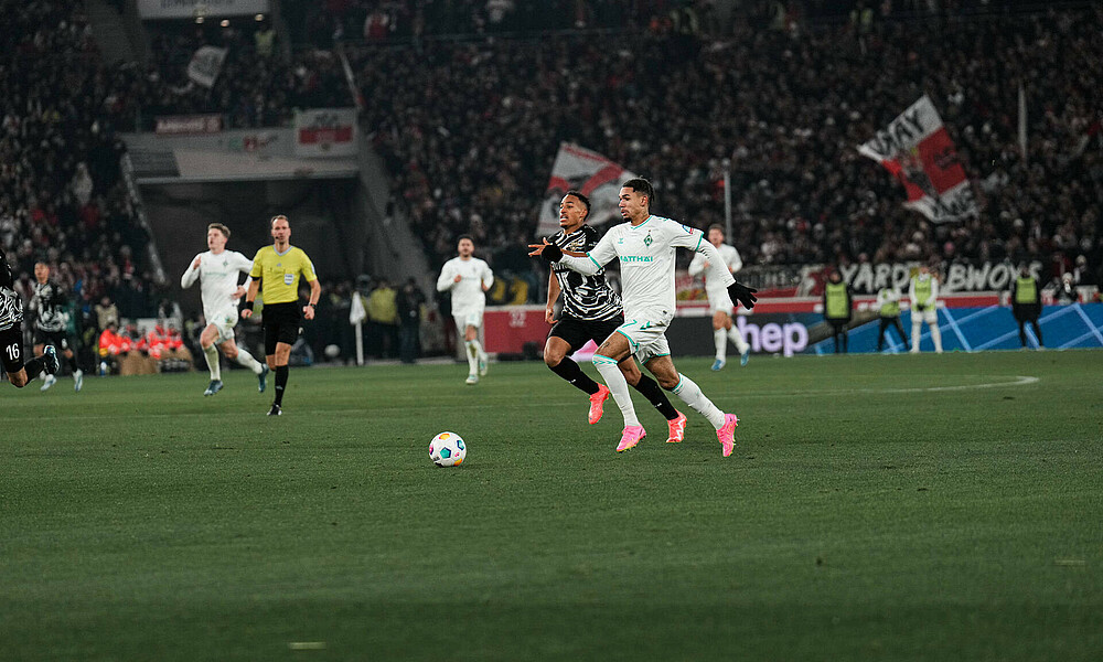 Justin Njinmah im Laufduell. 