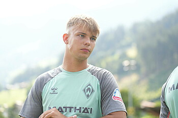 null Keke Topp auf dem Trainingsplatz.