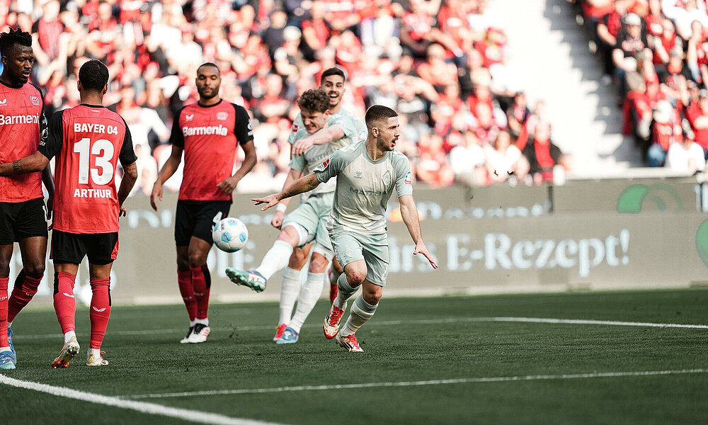 Romano Schmid jubelt nach seinem Tor gegen Leverkusen