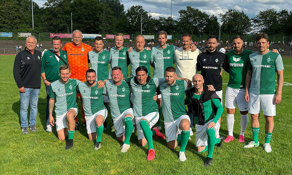 null Die WERDER Legenden haben sich zum Mannschaftsfoto aufgestellt.