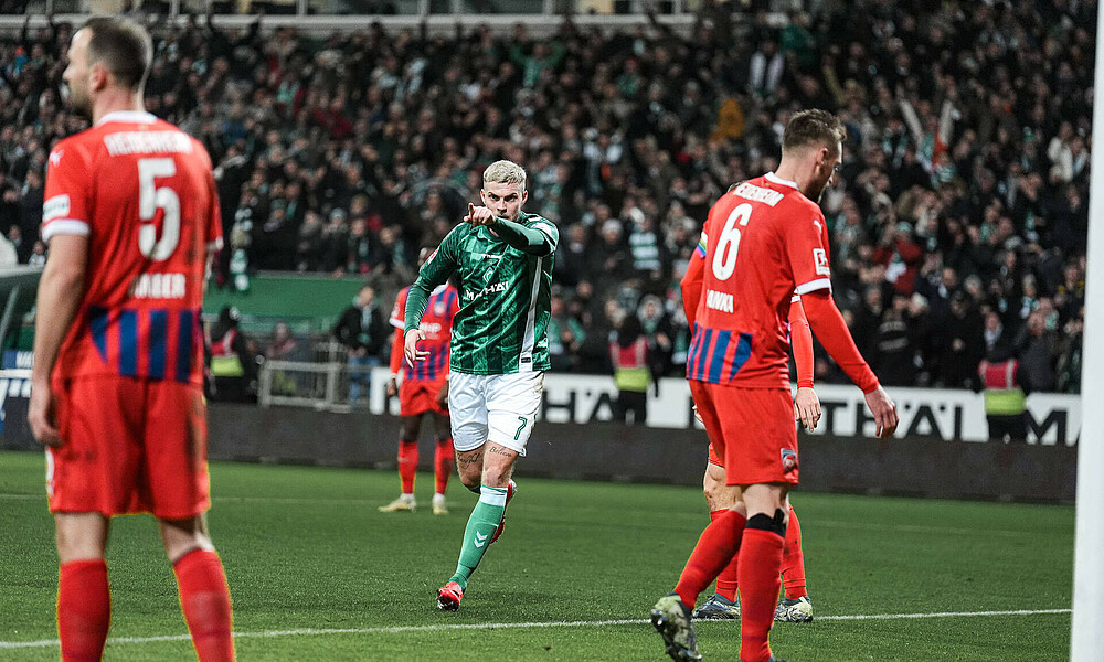 null Marvin Ducksch zeigt nach seinem Tor gegen Heidenheim mit dem Finger