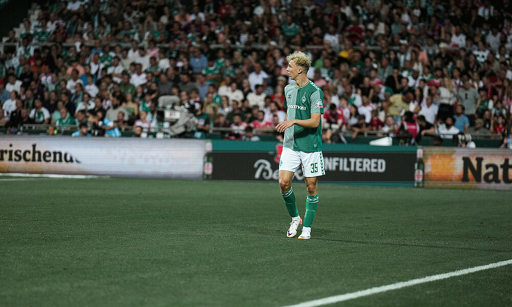 null Leon Opitz im Spiel gegen den FC Bayern.