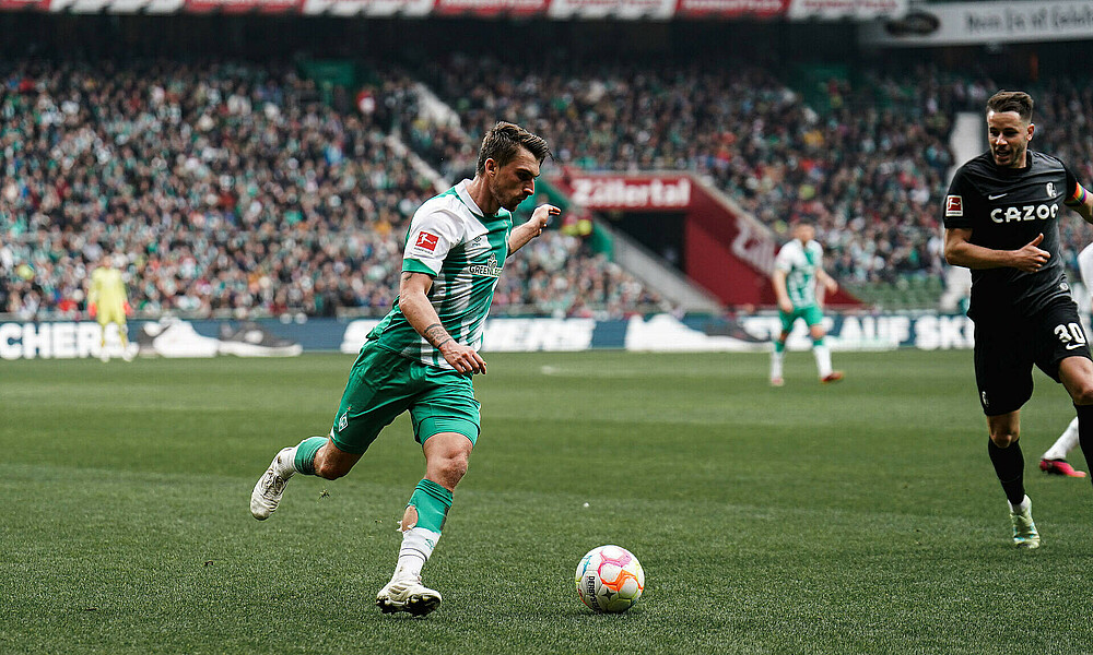 null Maximilian Philipp setzt zur Flanke an.