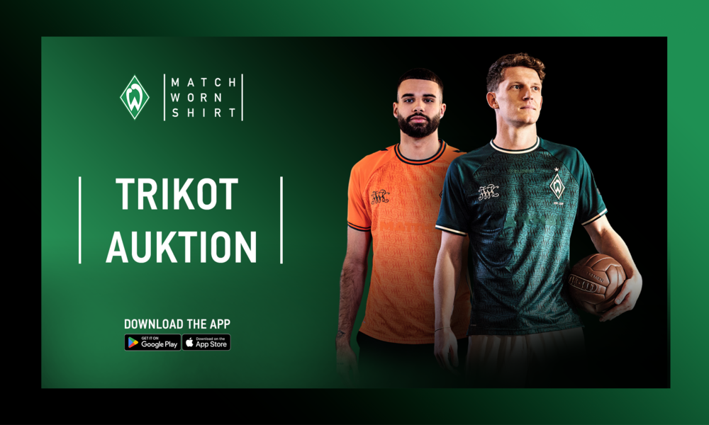 Jens Stage und Dos Santos Haesler posieren in den Jubiläumstrikots (W.DE). 