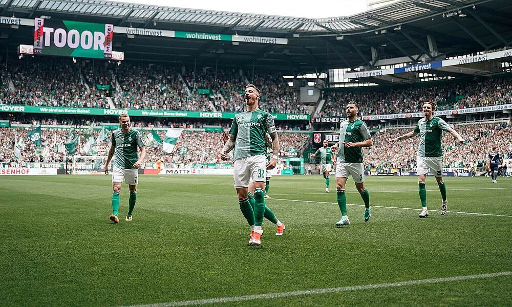 Marco Friedl jubelt nach seinem Tor gegen Bochum. 