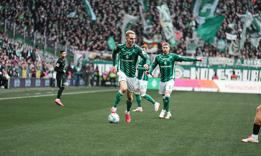 null Amos Pieper läuft.